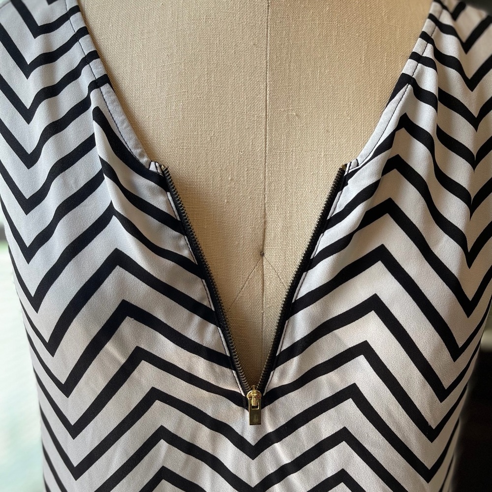 Office Siren Chevron Blouse Express Quiet Luxury Work Top S - Picture 3 of 9